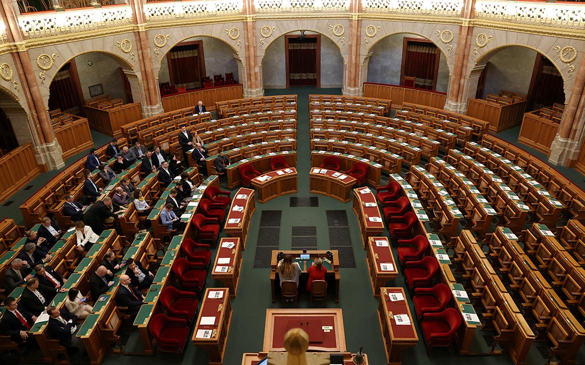 В Венгрии сорвалось заседание парламента по заявке Швеции в НАТО