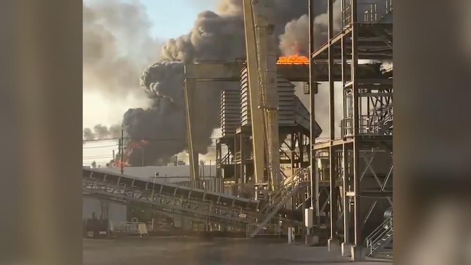 В Техасе произошел взрыв на нефтеперерабатывающем заводе. Видео