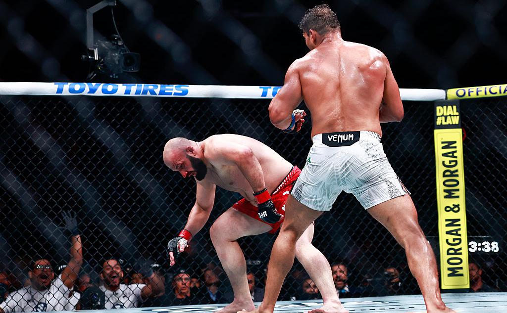 Азамат Мурзаканов и Пауло Коста