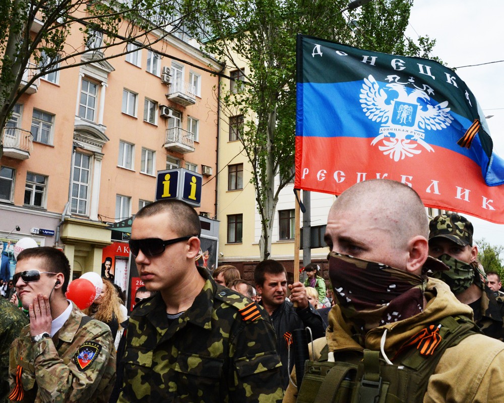 Сторонники федерализации идут к площади Ленина, Донецк