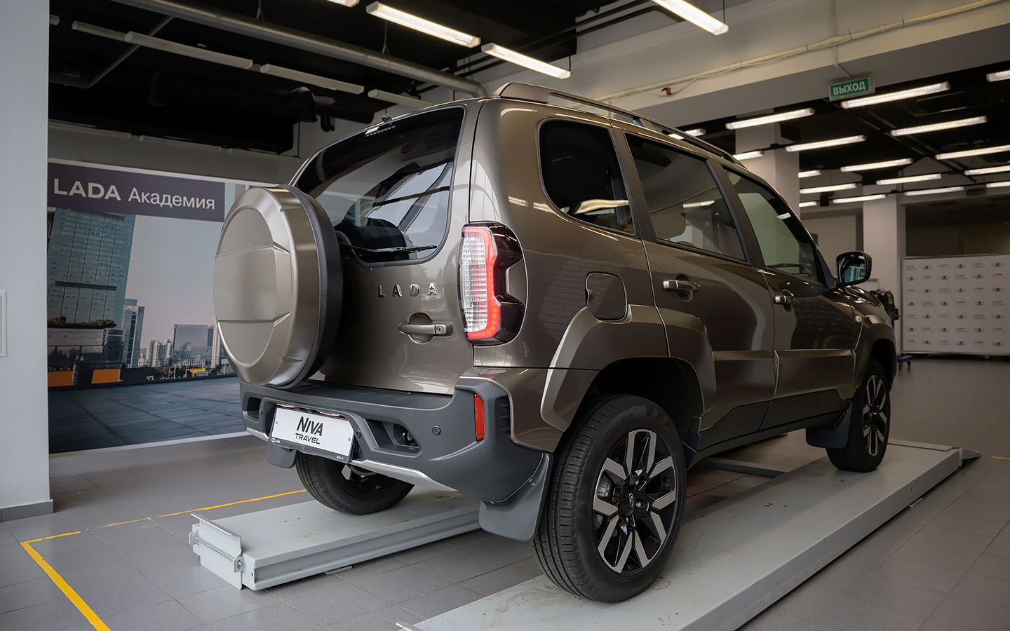 Lada Niva Travel
