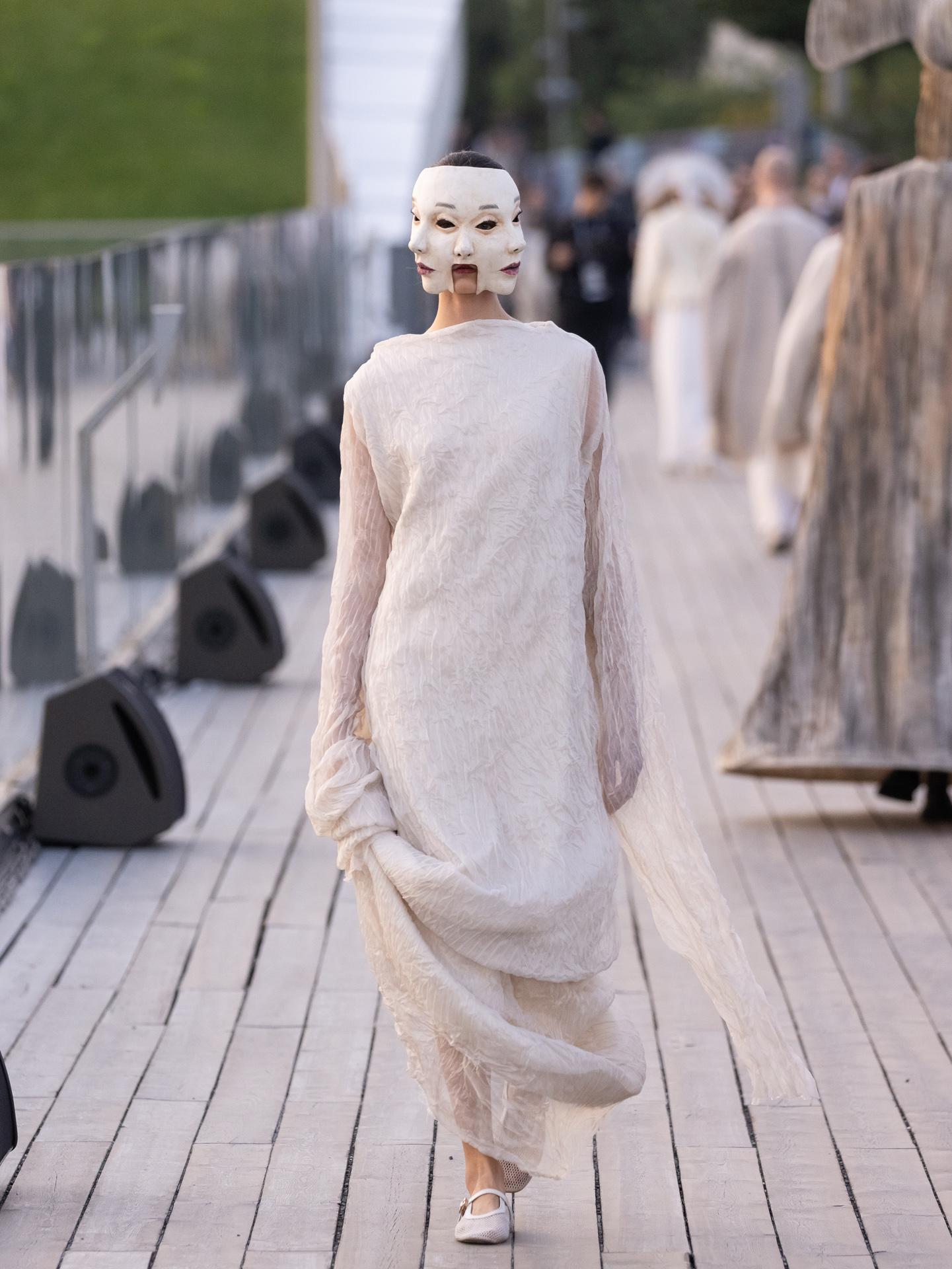 Показ «Мандрагора. Al-коллекция 1869/2025. Цифровое наследие»