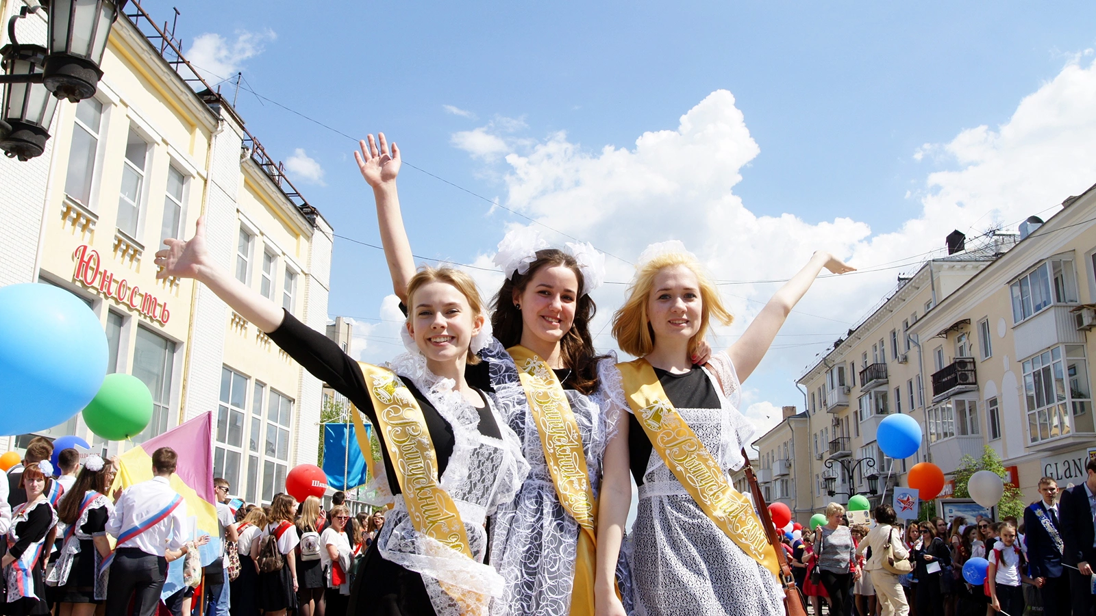 Минпросвещения установило дни последних звонков и выпускных в 2026 году