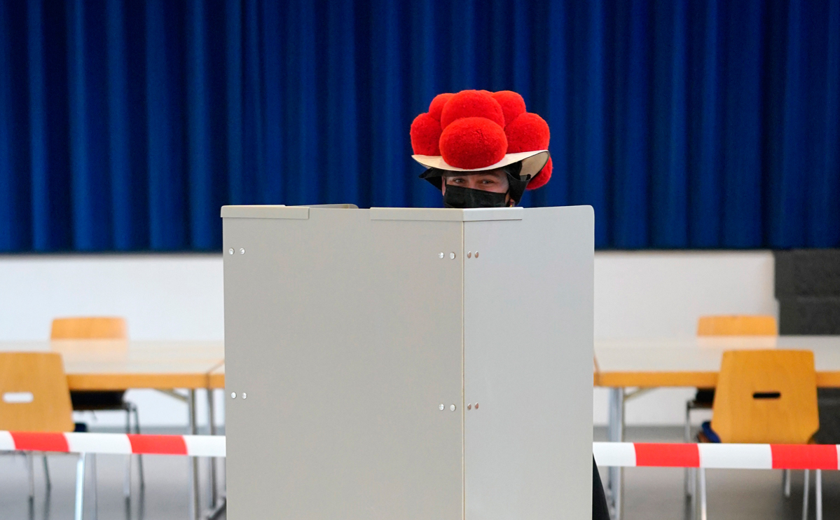 Экзитполы показали лидерство двух партий на выборах в бундестаг