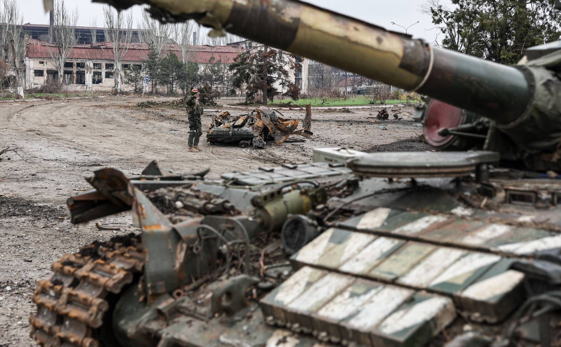Минобороны России предложило украинским военным сложить оружие"/>













