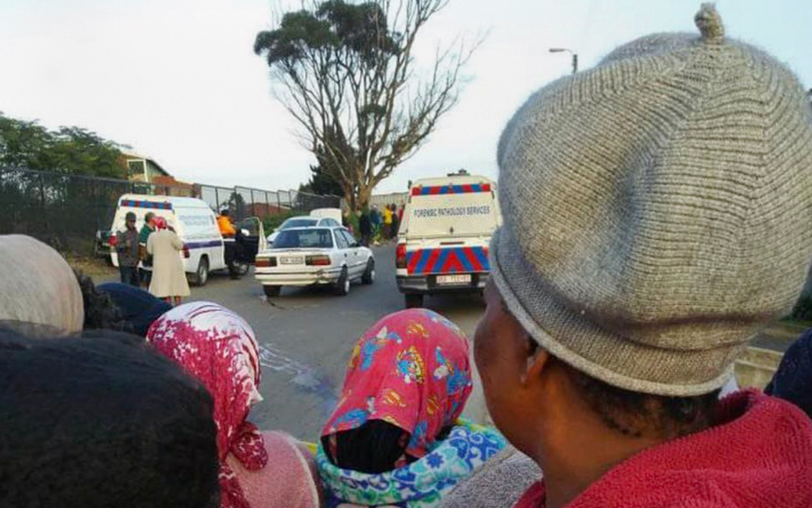 В ЮАР при стрельбе в двух барах погибли 18 человек