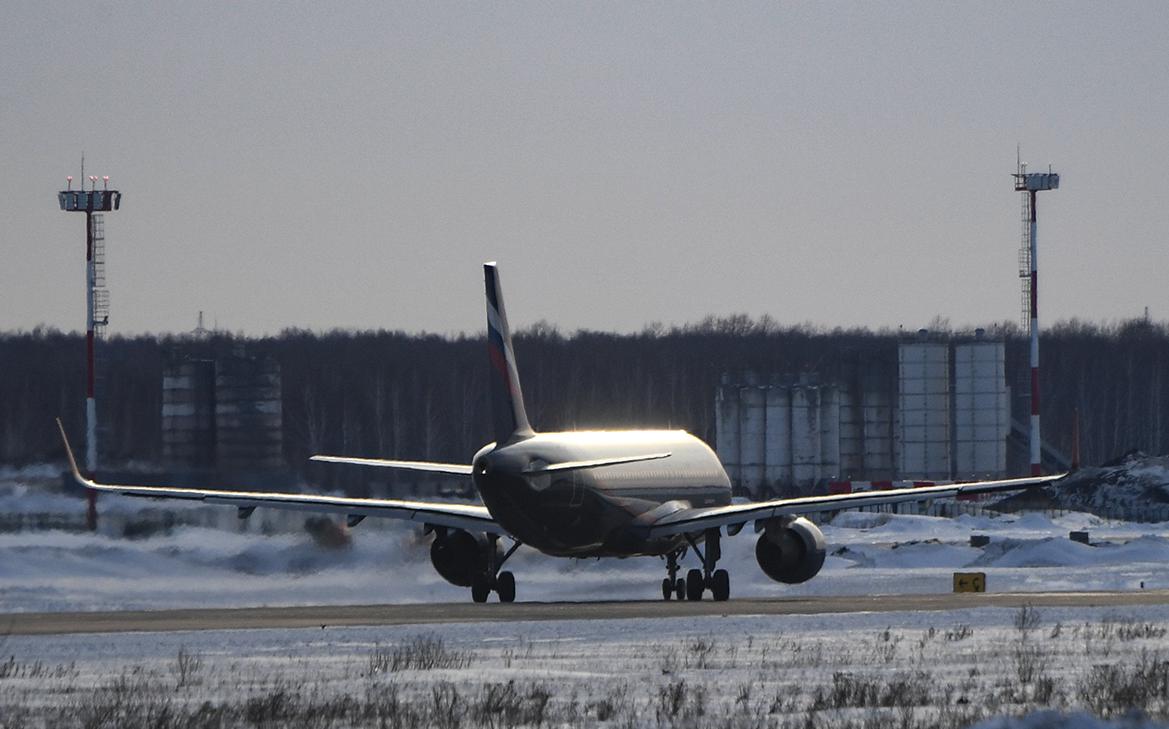 В Челябинске самолет «Аэрофлота» уперся в сугроб после приземления