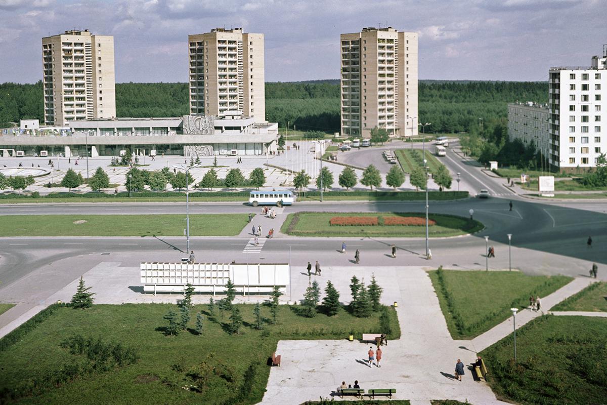 Площадь Юности в городе Зеленограде. 1974 год