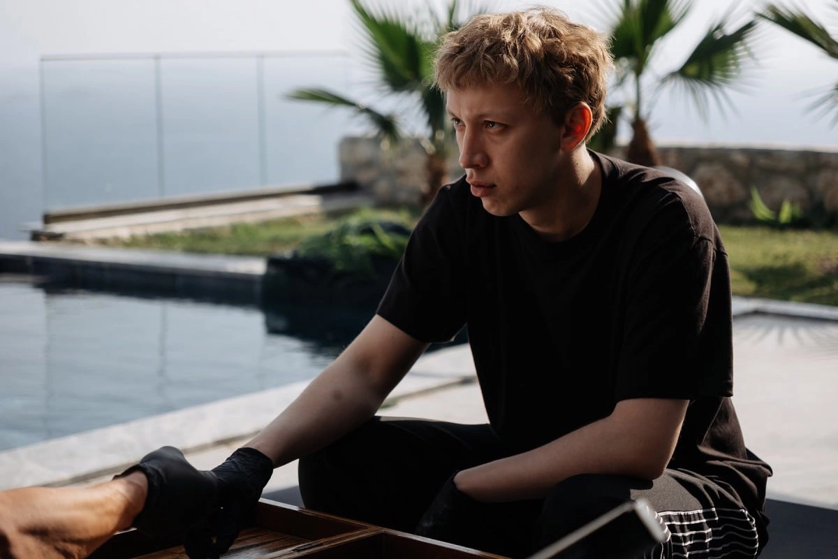 Лев Зулькарнаев на съемках фильма «Пропавший»