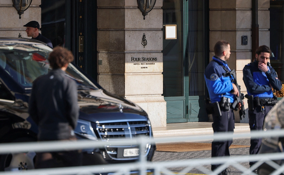 Pierre Albouy / Reuters