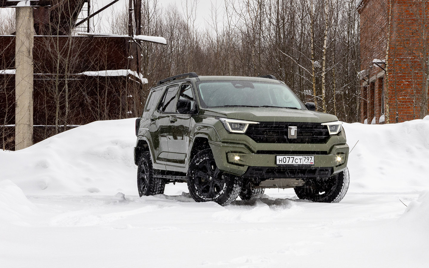 Для Tank 400 почти не существует непреодолимых преград: углы въезда и съезда &mdash; 33 и 31 градус, рампа &mdash; 22,5 градуса, глубина преодолеваемого брода &mdash; 800 мм