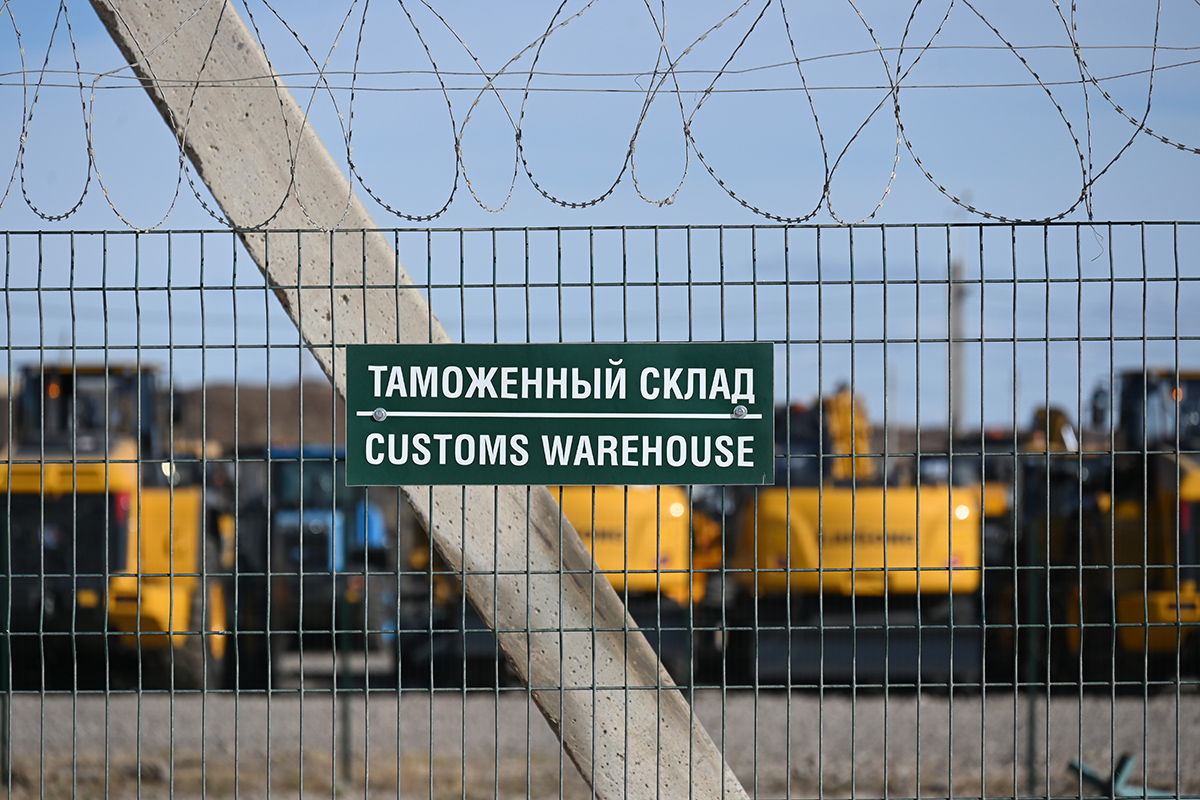 Помимо оплаты работы экспертов, в расходы могут войти доставка автомобиля до площадки осмотра и простой на таможенном терминале