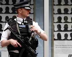 Британские магазины стала охранять картонная полиция 