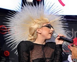 Фанаты облапали Lady Gaga прямо на концерте (ВИДЕО)