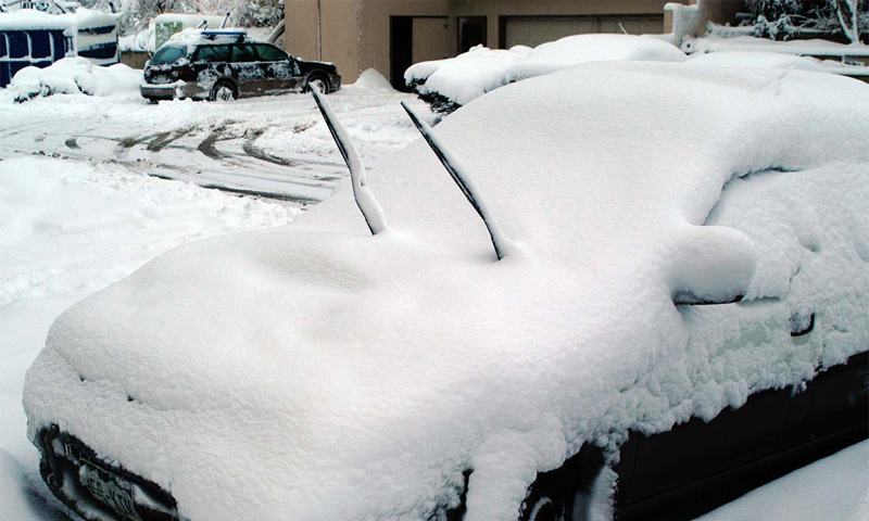 ГИБДД Екатеринбурга требует посадить чиновников за уборку снега