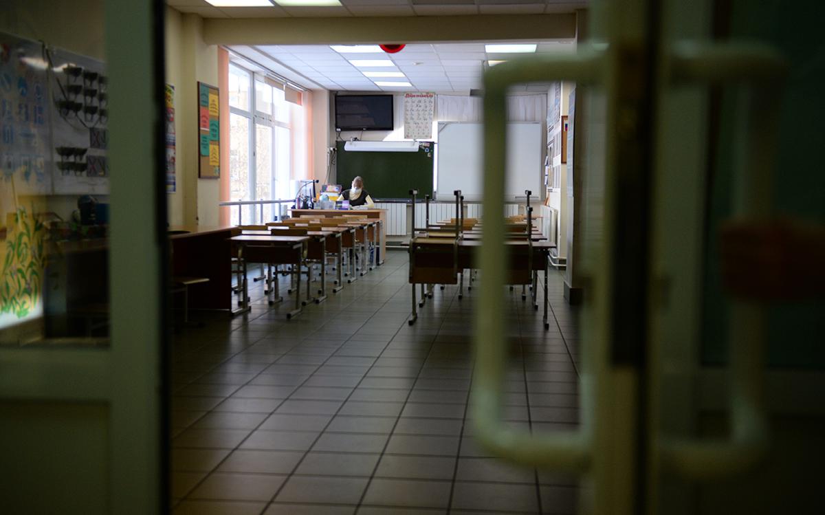 Почти половина российских школьников-патриотов пожелали эмигрировать