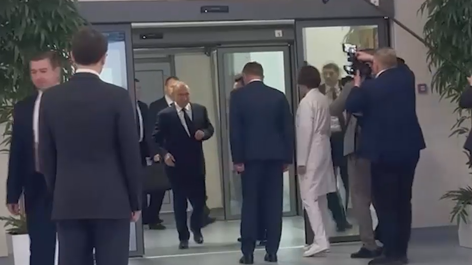 Путин приехал в детский клинический центр им. Рошаля в Красногорске