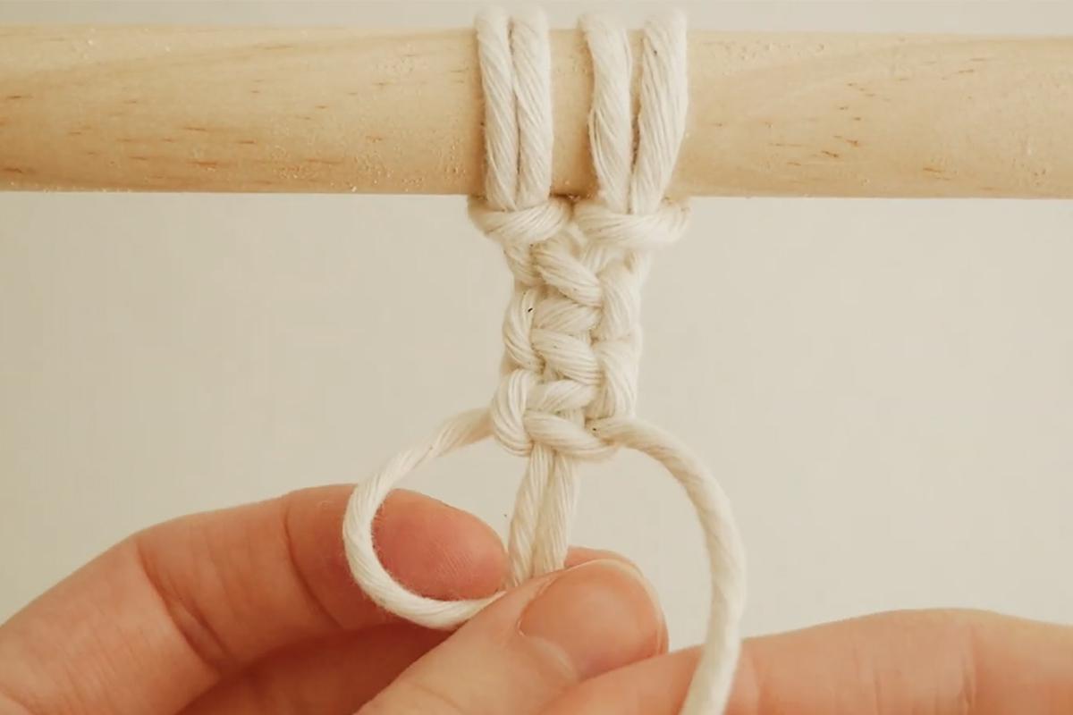 Квадратный узел — один из базовых узлов в макраме