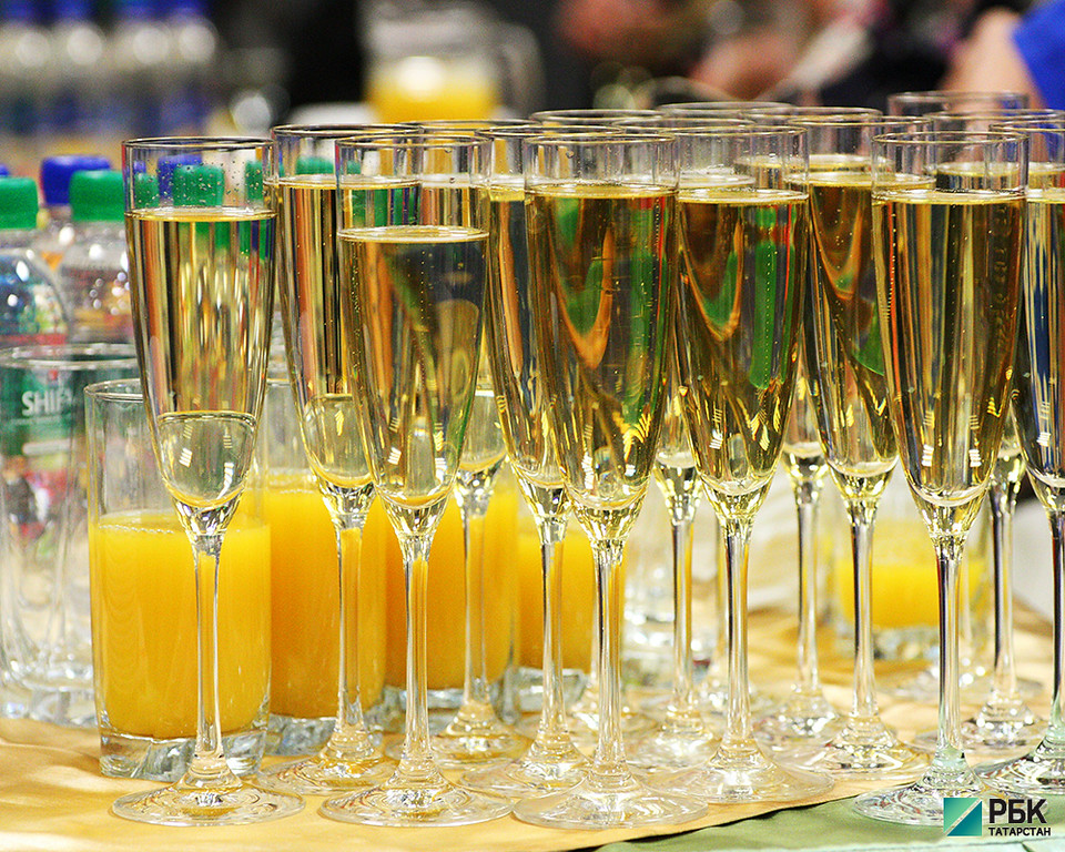 Поддельный коньяк, виски и шампанское будут сбывать под Новый год