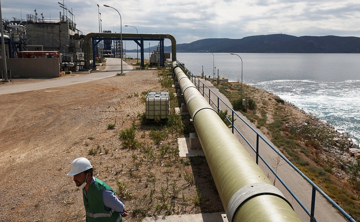 Costas Baltas / Reuters