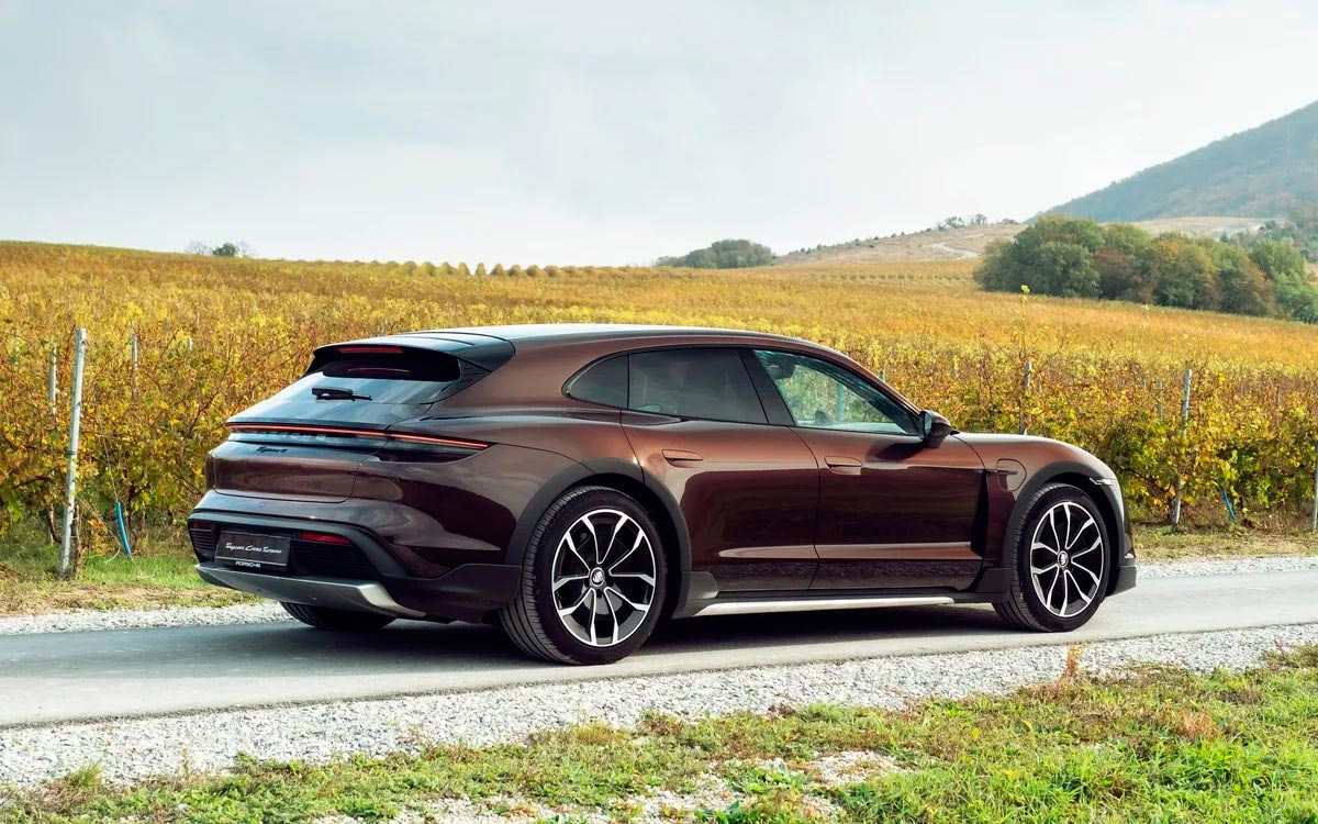 Porsche Taycan Turbo S Cross Turismo