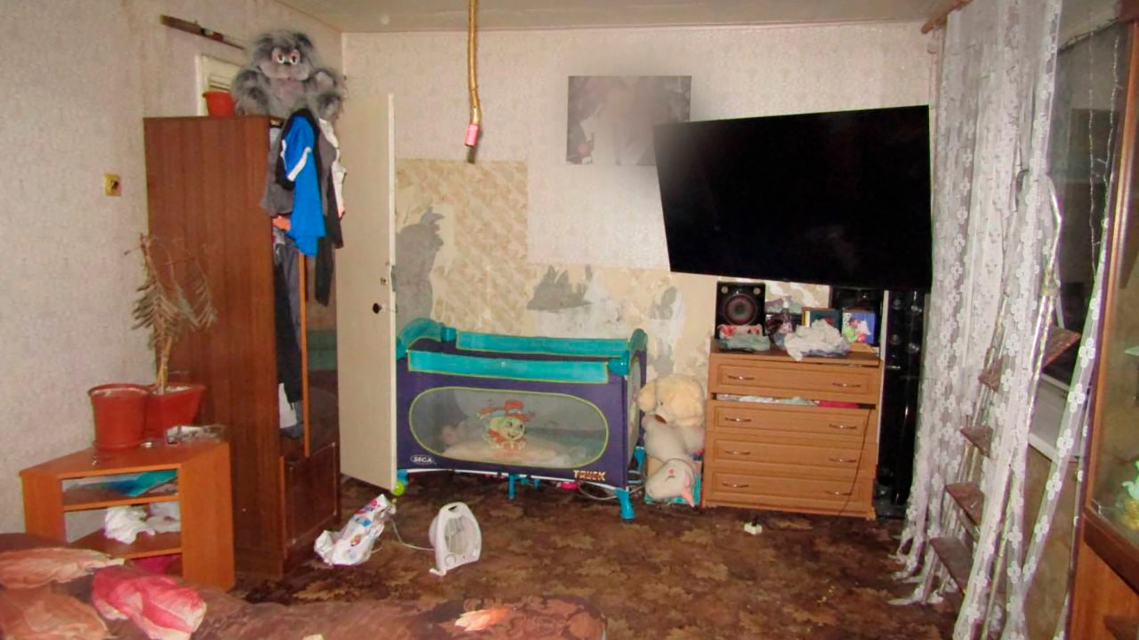 В Норильске ребенок умер от голода после четырех дней отсутствия матери