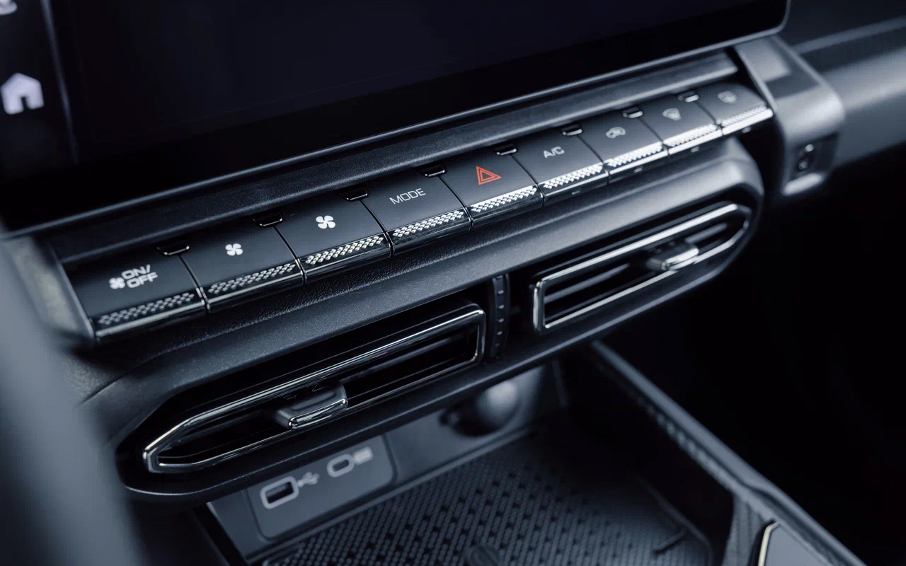 К счастью, в Haval H7 нашлось место для физических кнопок управления базовыми функциями