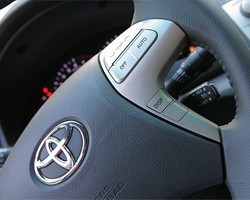 Toyota в Петербурге начала экспорт Camry в Казахстан