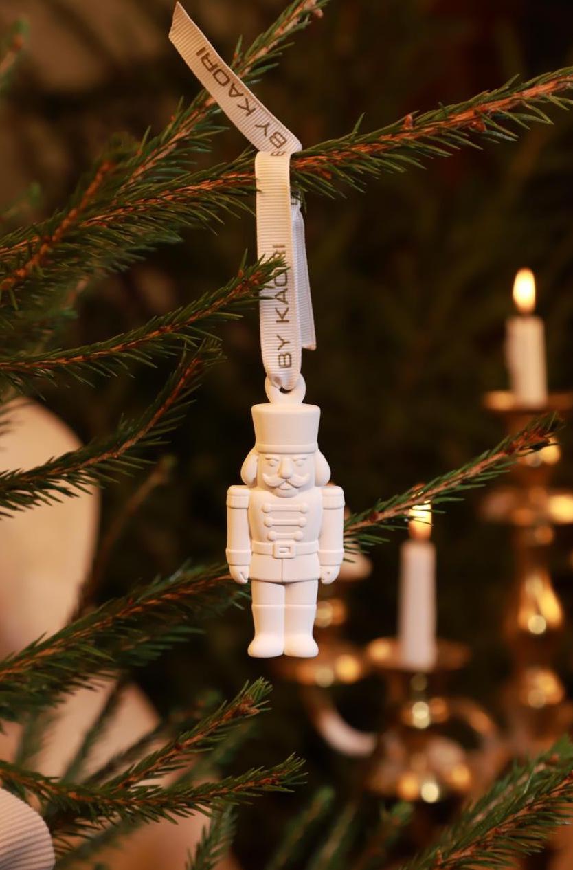 Ароматическая елочная игрушка &laquo;Щелкунчик&raquo;, by Kaori, 590 руб. (kaoristore.ru)