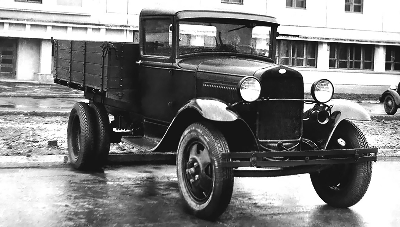 Первые машины газ. Грузовик полуторка ГАЗ-АА. Полуторка машина ГАЗ АА. Советский грузовик ГАЗ-АА полуторка. Автомобиль ГАЗ-АА полуторка 1932.