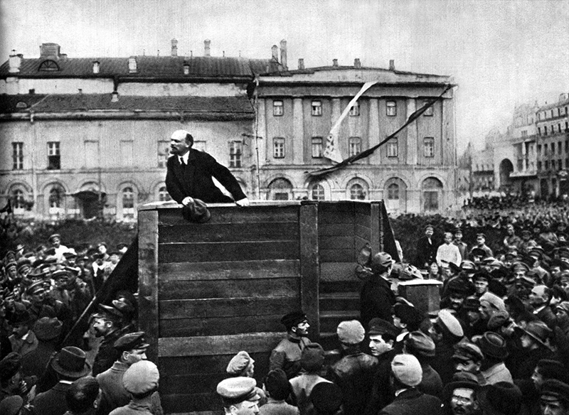 Владимир Ленин на Театральной площади, Москва, 5 мая 1920 года