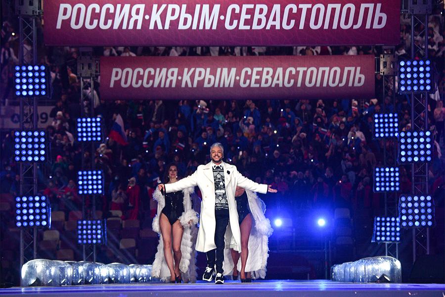 Филипп Киркоров на концерте в &laquo;Лужниках&raquo; в честь присоединения Крыма к России, 2021 год