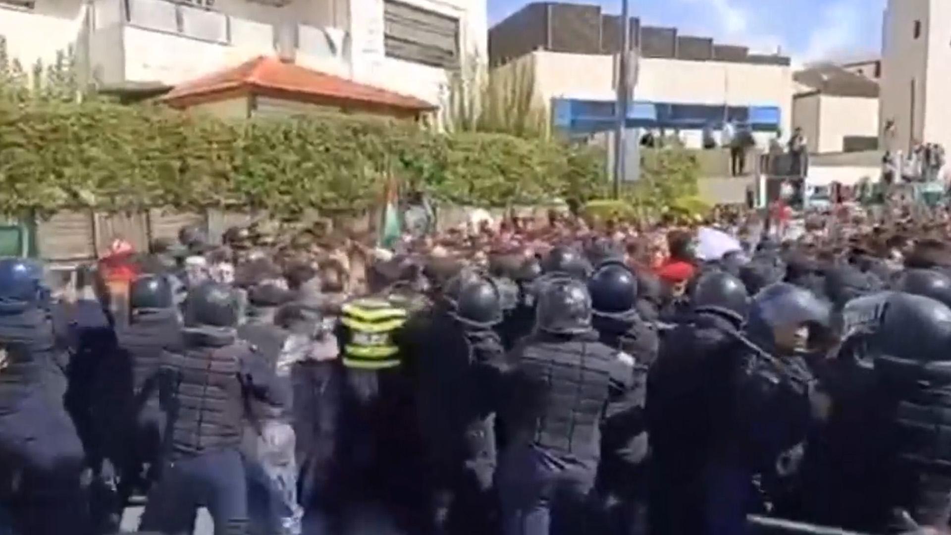 Ynet сообщил об эвакуации посольств Израиля после протестов
