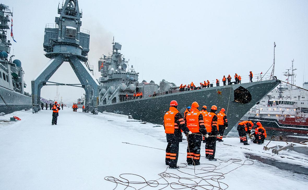 Ракетный крейсер Северного флота РФ &laquo;Маршал Устинов&raquo;