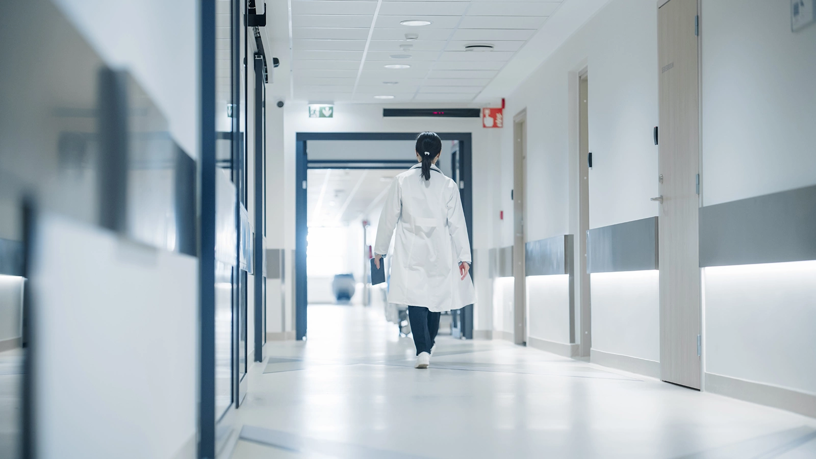 В Москве спасли упавшего с пеленального стола младенца