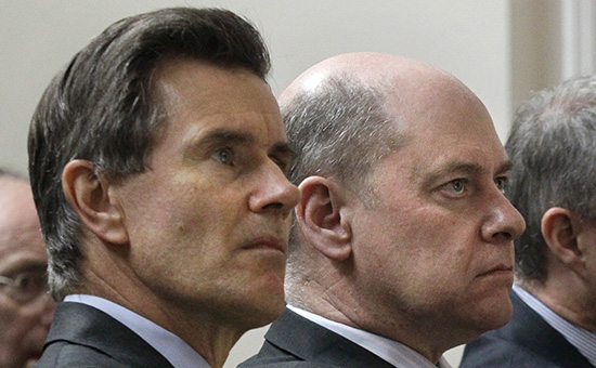 Бывший глава&nbsp;службы внешней разведки МI6 Джон Сойерс​ (слева) и экс-руководитель службы безопасности МI5 Джонатан Эванс (справа)


