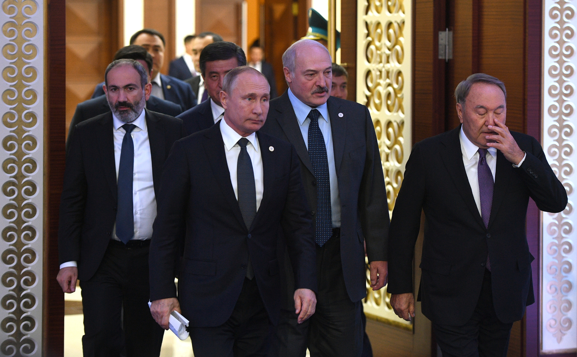 Лидеры стран ОДКБ перед началом саммита в Астане