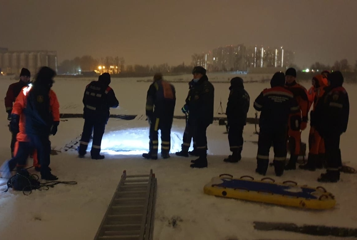 Поиски ребёнка, провалившегося под лёд в Неве