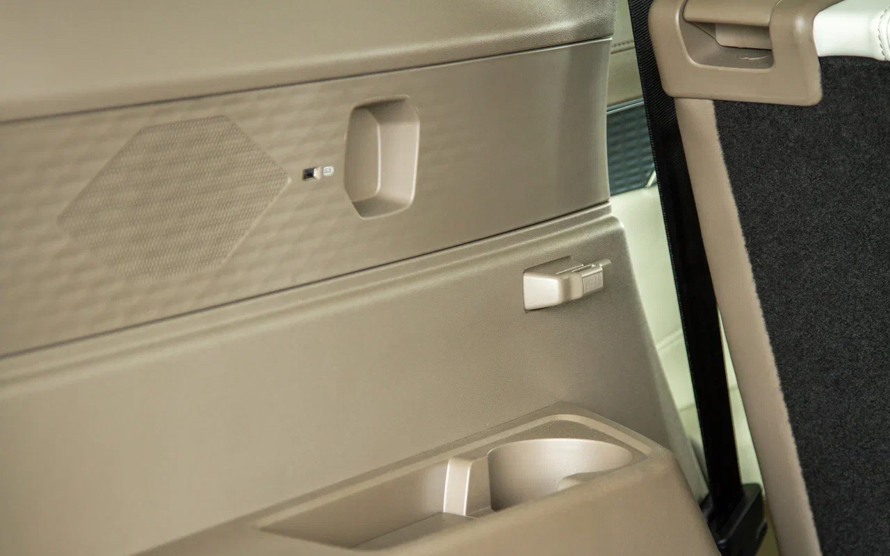 Тесноту пассажирам &laquo;галерки&raquo; компенсируют подстаканники и USB-слот