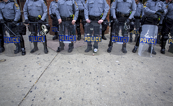 Полиция во время массовых волнений в Балтиморе