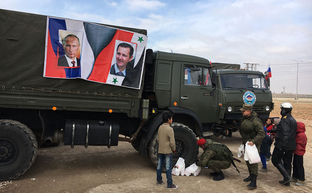 Российская армия помогает беженцам в Алеппо