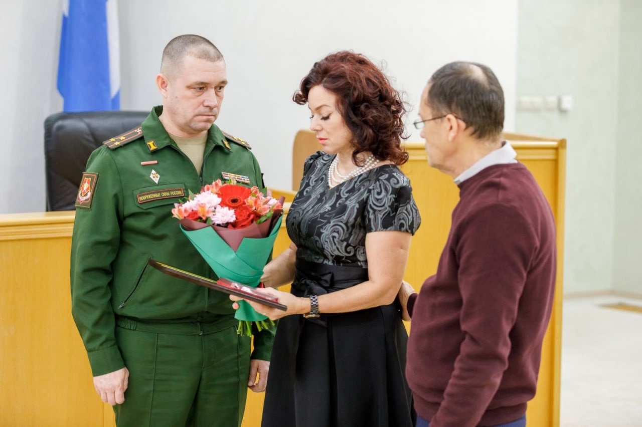 Награды вручил&nbsp;военный комиссар Тюменской области Алексей Куличков