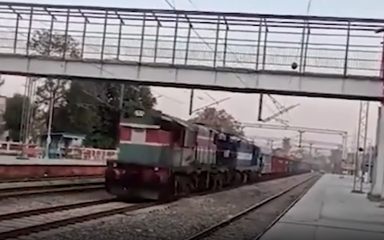 В Индии состав с 53 вагонами проехал 80 км без машиниста. Видео