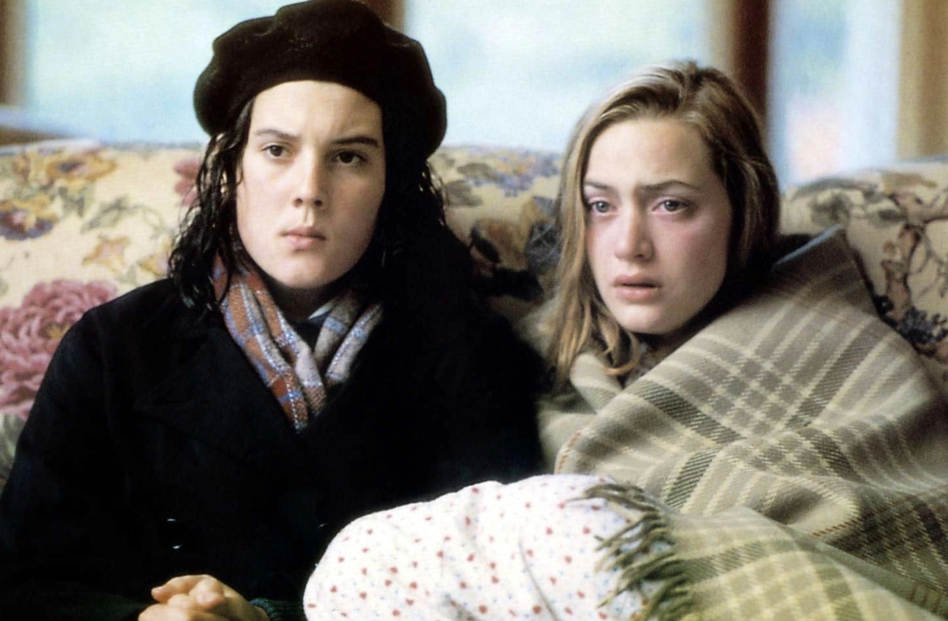 Мелани Лински и Кейт Уинслет в фильме «Небесные создания» (1994)