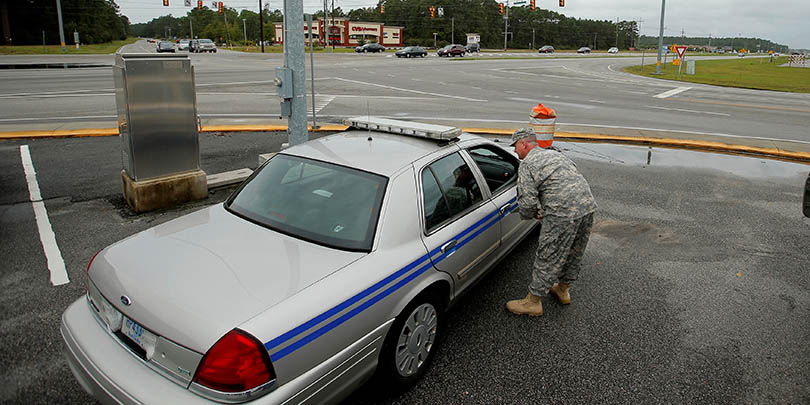 В США автомобиль наехал на военнослужащих