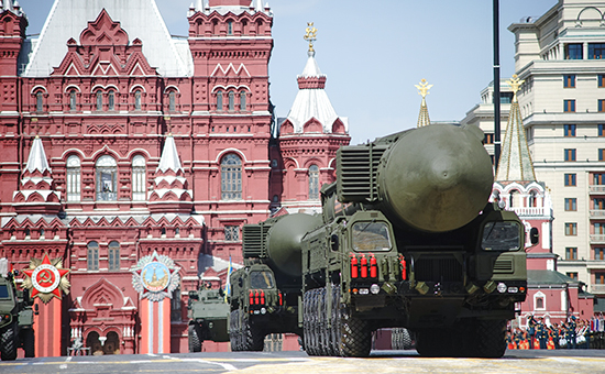Пусковая установка подвижного ракетного комплекса &laquo;Тополь-М&raquo; на&nbsp;военном параде на&nbsp;Красной площади