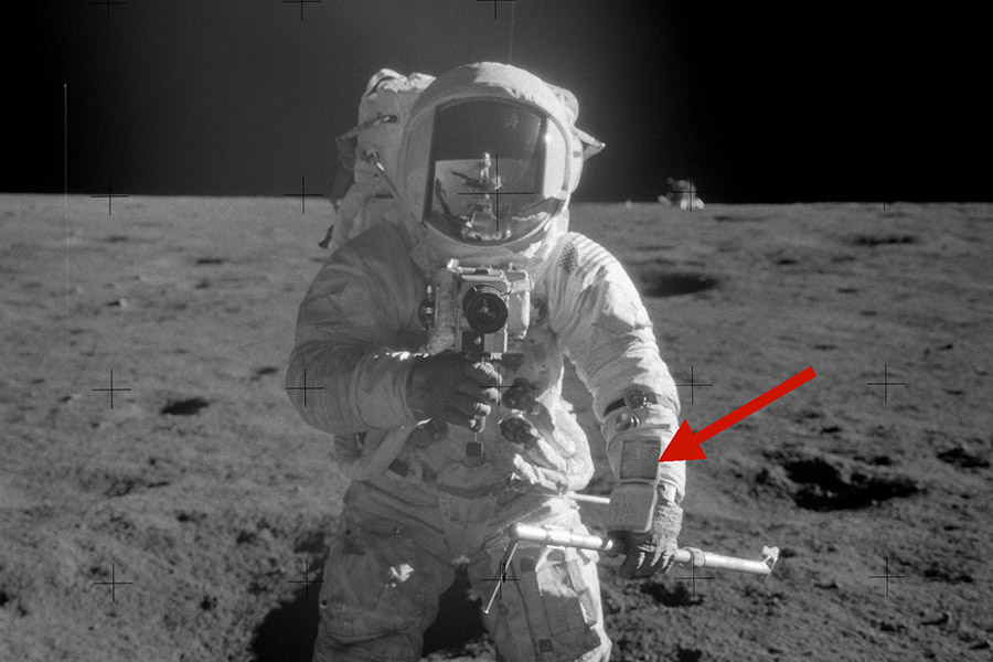 В 1969 году дублирующий экипаж экспедиции &laquo;Аполлон-12&raquo; отпечатал своим коллегам, отправлявшимся на Луну, копии фотографий из журнала Playboy. Уменьшенные изображения обнаженных моделей оказались в числе полевых инструкций для астронавтов, которые были прикреплены к манжетам скафандра. Члены экипажа обратили внимание на необычное содержимое своих инструкций уже на поверхности Луны и не могли сдержать смех. Еще один, уже полноценный разворот из Playboy&nbsp;был приклеен в шкафчике самого корабля. В 2011 году его продали на аукционе за $17,5 тыс.
