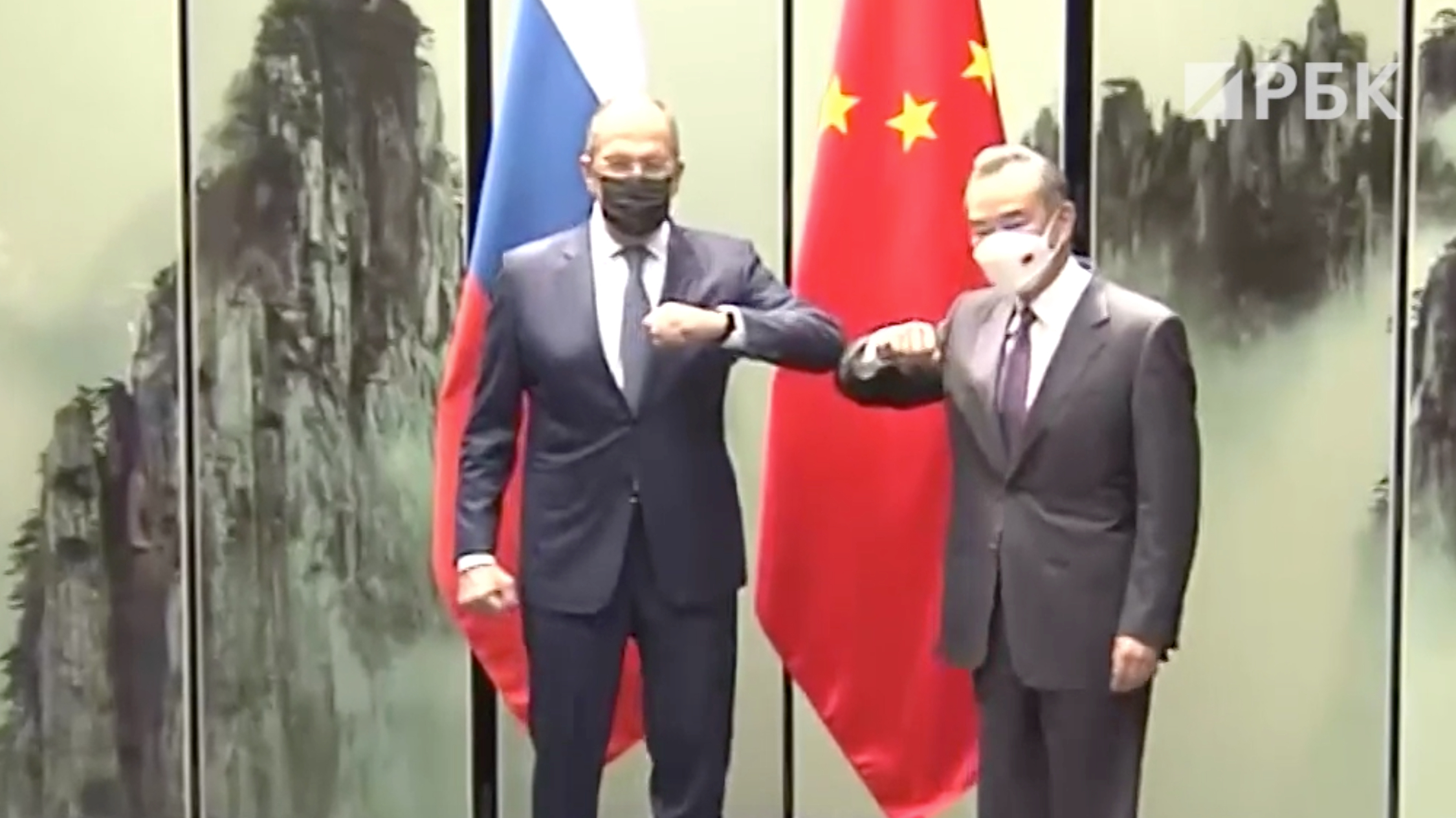 Глава МИД Китая назвал отношения с Россией выдержавшими испытания