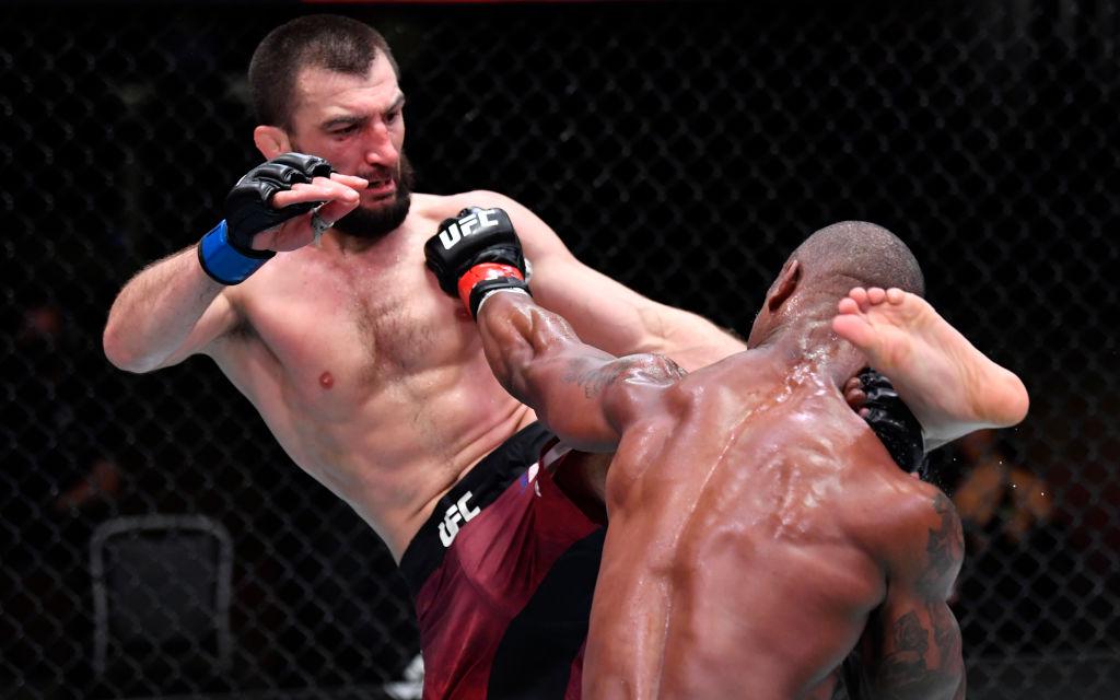 Брат Нурмагомедова узнал имя следующего соперника в UFC и дату боя
