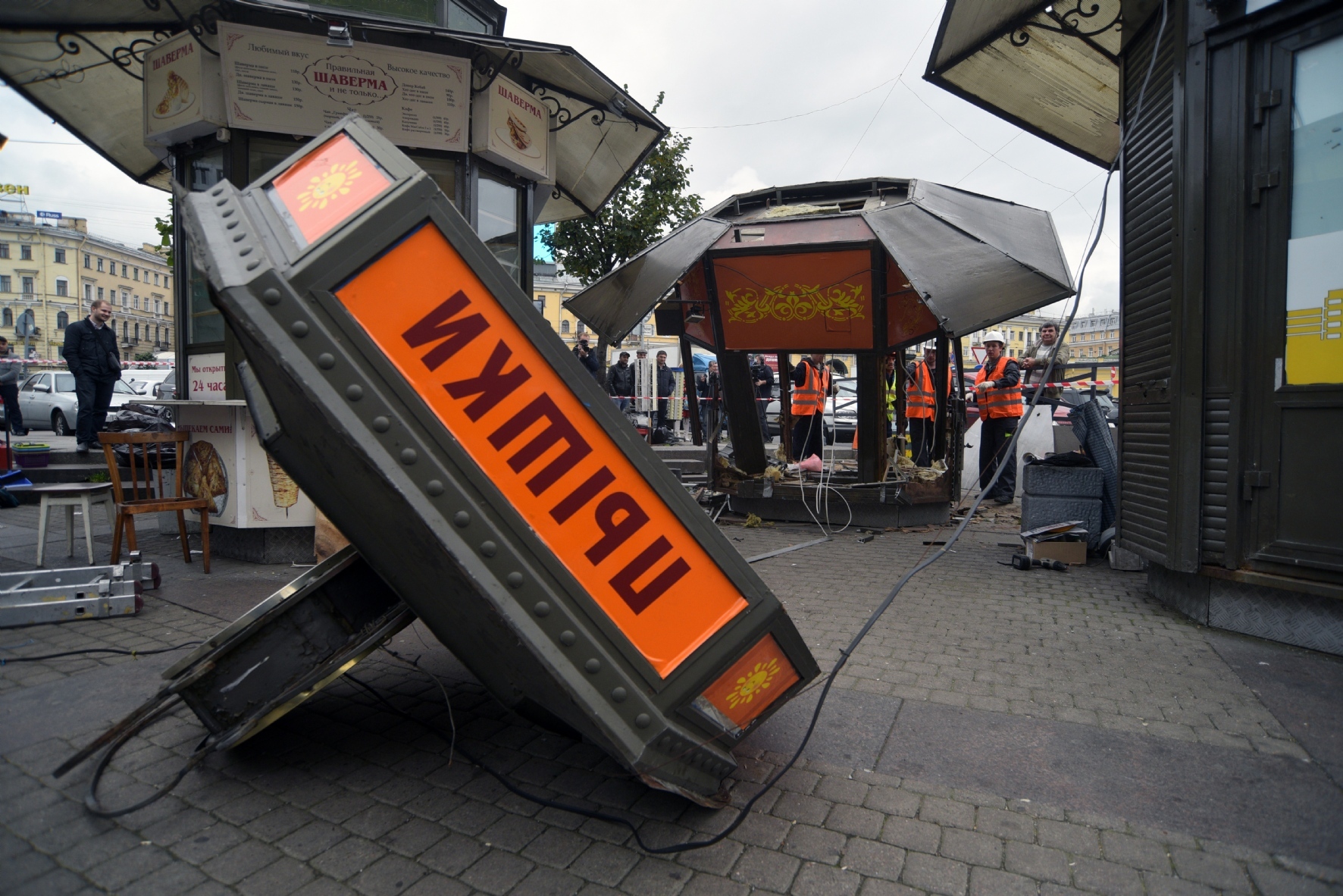 Массовый снос киосков у станции метро &laquo;Сенная&raquo; в 2016 году